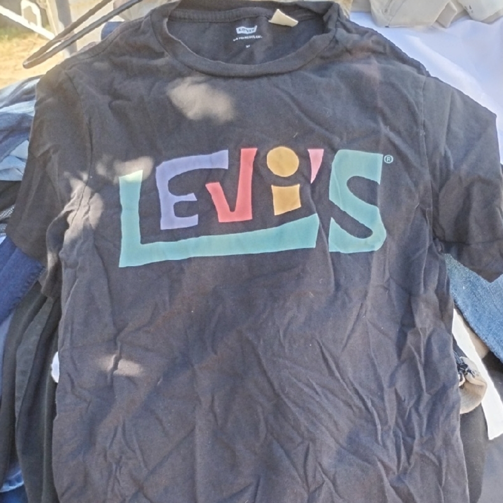 Levi's Black and Red Short Sleeve Tee